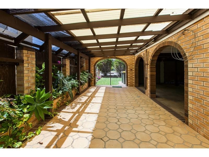 16 Elwing Street, Kawana QLD 4701