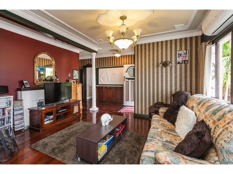 156 Earl Street, Berserker QLD 4701