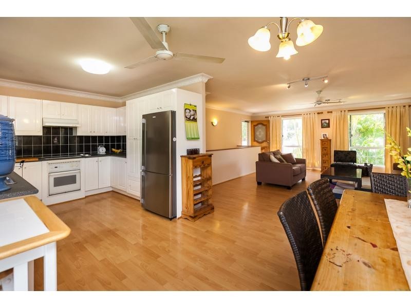 16 Hutcheon Street, Kawana QLD 4701