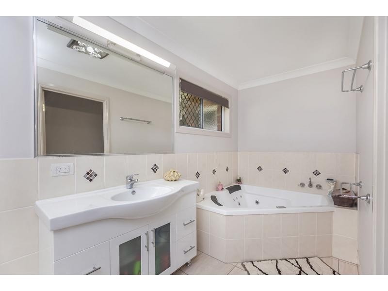 35 Windsor Street, Gracemere QLD 4702