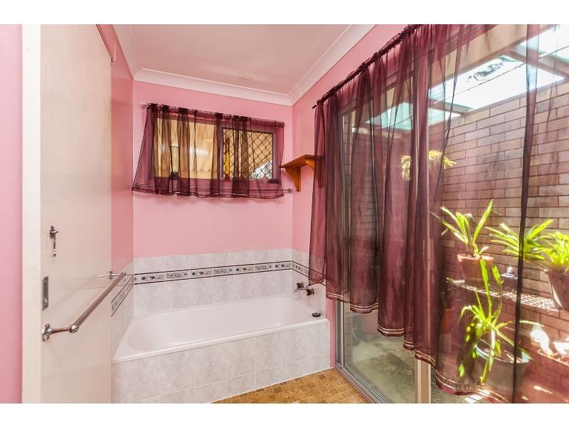 6 Cruden Street, Frenchville QLD 4701