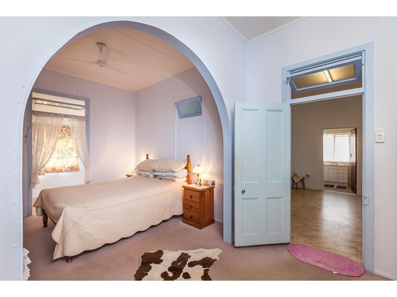 921 Yaamba Road, Parkhurst QLD 4702