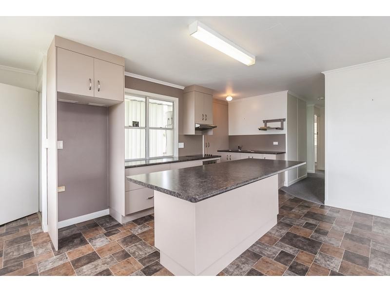 16 Davidson Street, Park Avenue QLD 4701