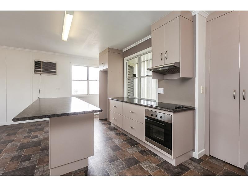 16 Davidson Street, Park Avenue QLD 4701