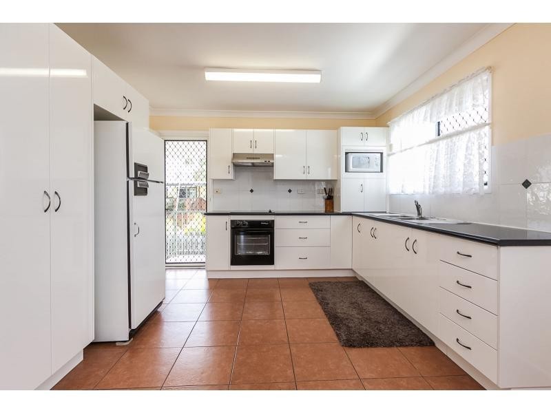36 Barker Street, Kawana QLD 4701