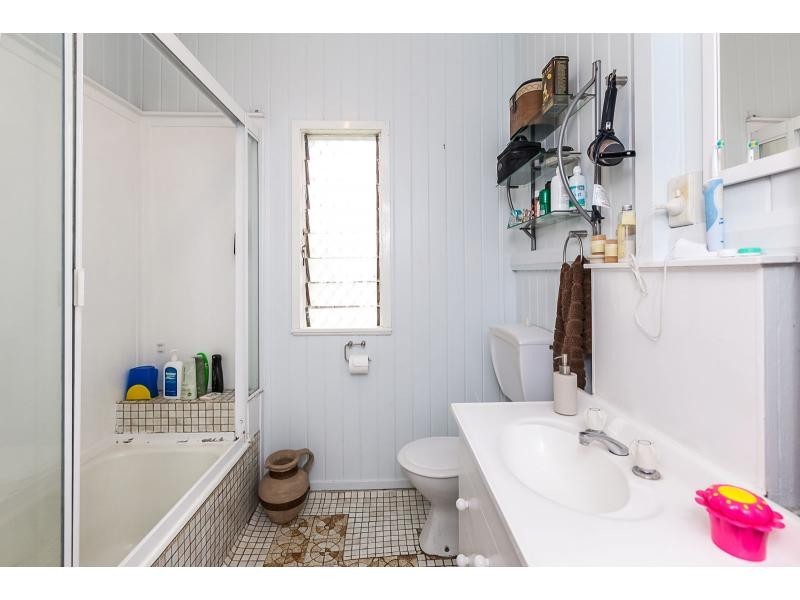 28 Cowap Street, Park Avenue QLD 4701