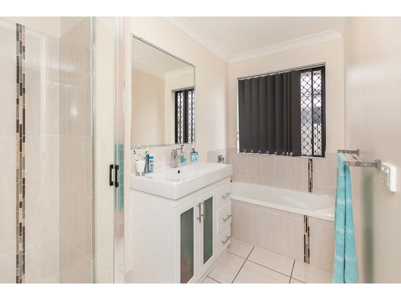 1 John Oxley Drive, Gracemere QLD 4702