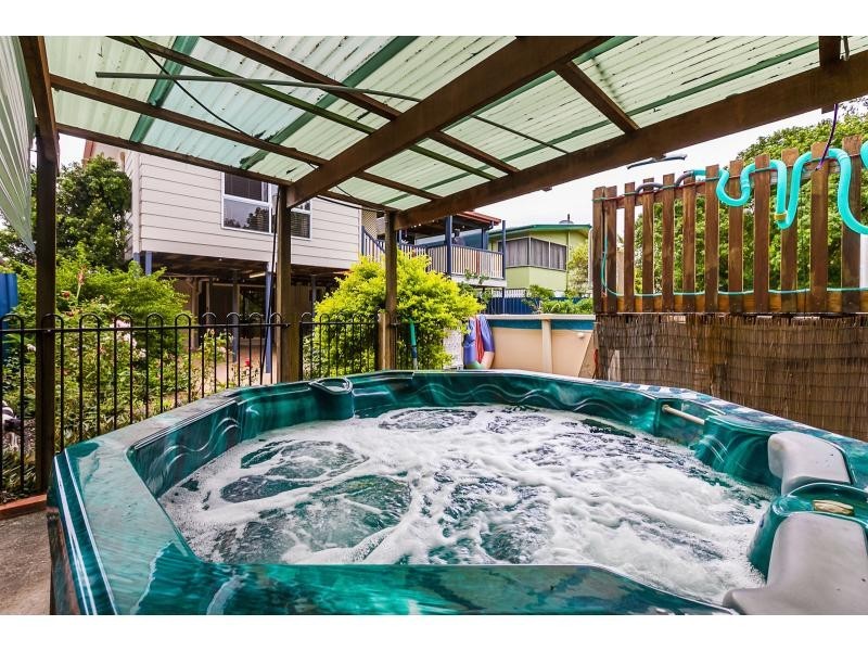 110 Park Street, Park Avenue QLD 4701