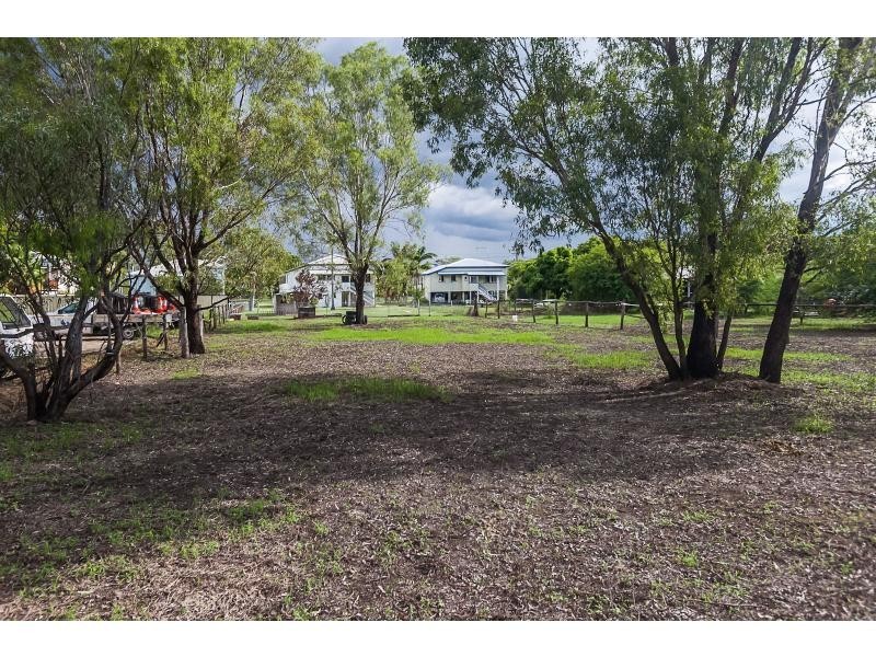 89 Lakes Creek Road, Berserker QLD 4701