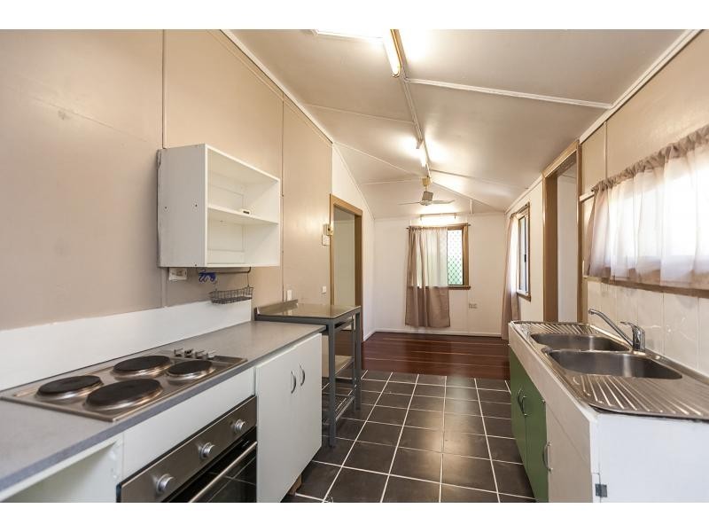10 Lauga Street, Park Avenue QLD 4701