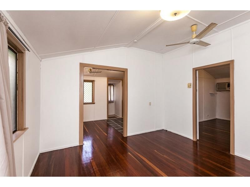 10 Lauga Street, Park Avenue QLD 4701