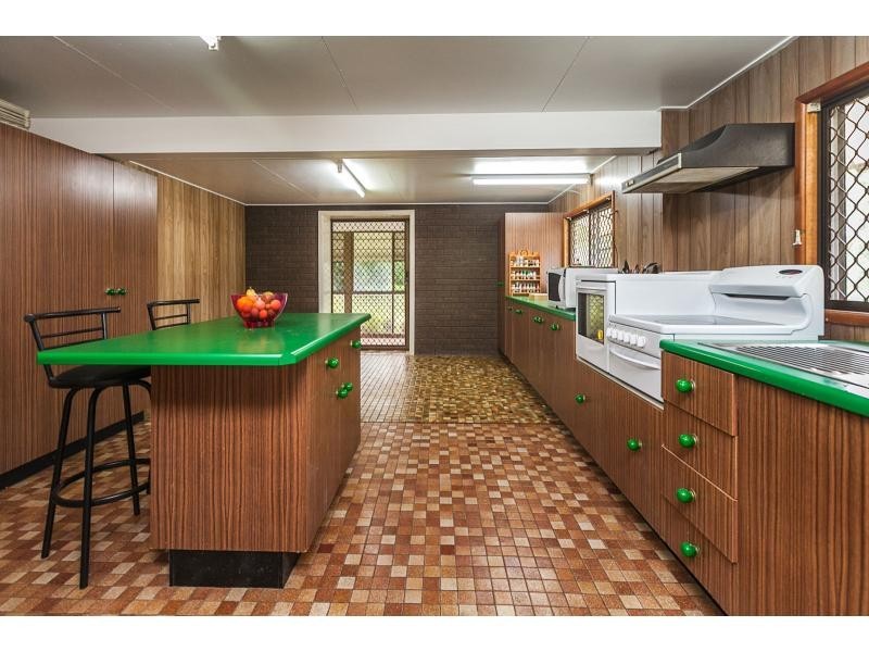 73 Nerimbera School Road, Nerimbera QLD 4701