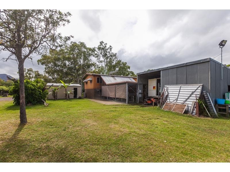 73 Nerimbera School Road, Nerimbera QLD 4701