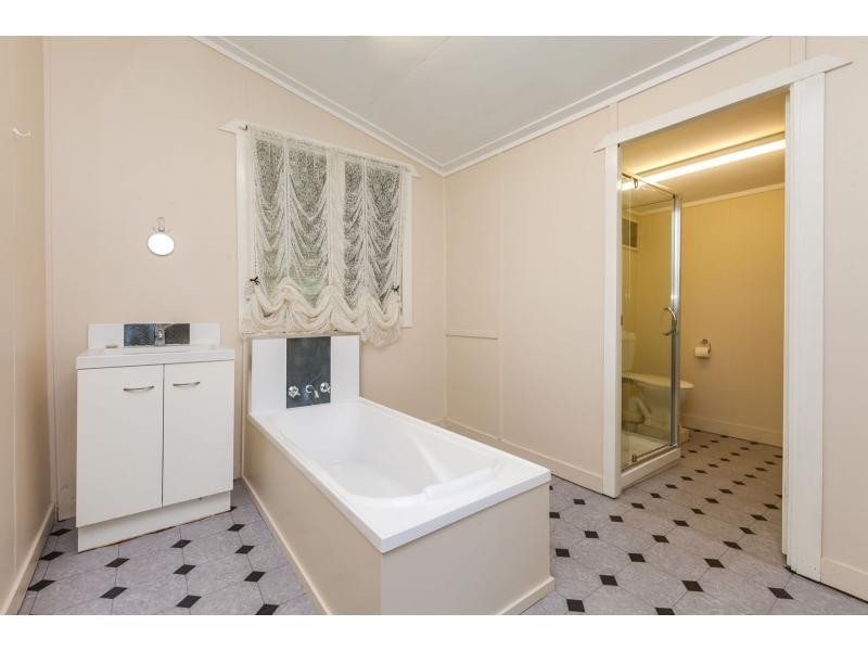 609 Lakes Creek Road, Lakes Creek QLD 4701