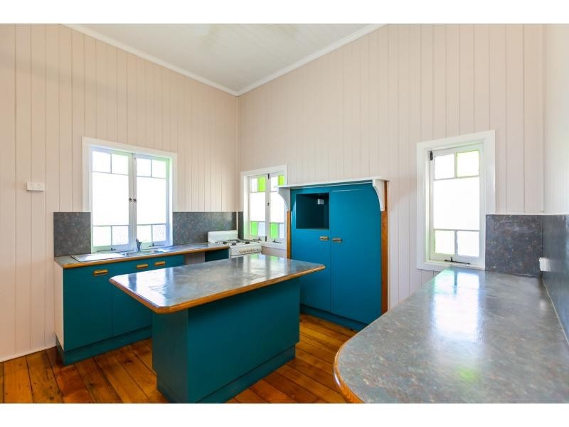 10 Lloyd Street, Park Avenue QLD 4701