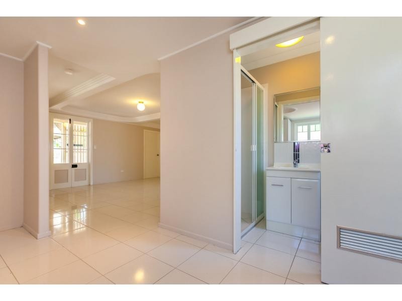 10 Lloyd Street, Park Avenue QLD 4701