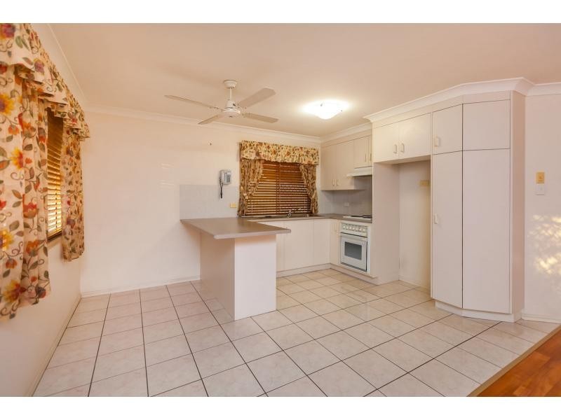 2/5 Carara Drive, Kawana QLD 4701
