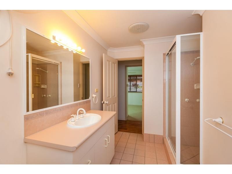 2/5 Carara Drive, Kawana QLD 4701