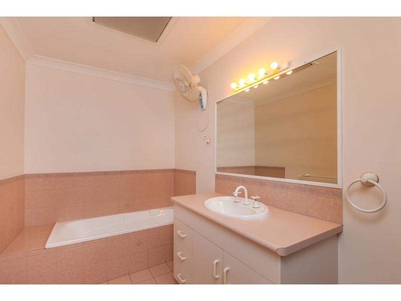 2/5 Carara Drive, Kawana QLD 4701