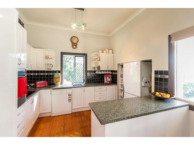 194 Berserker Street, Berserker QLD 4701