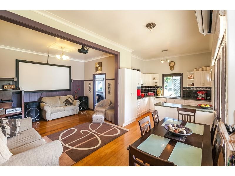 194 Berserker Street, Berserker QLD 4701