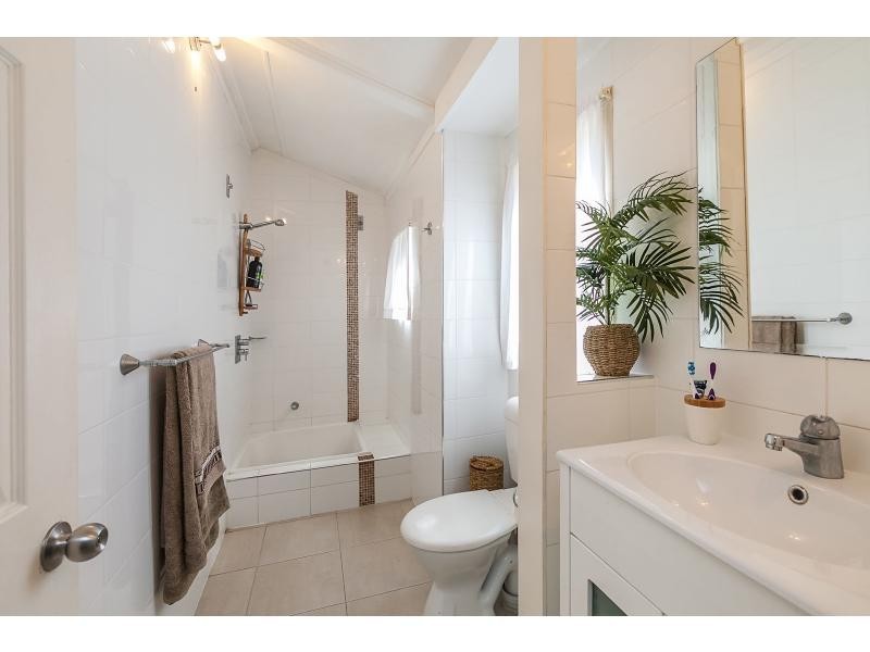 4 Woolcock Street, Wandal QLD 4700