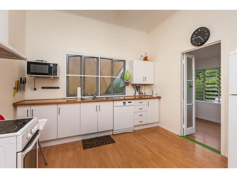 30 Gough Street, Park Avenue QLD 4701