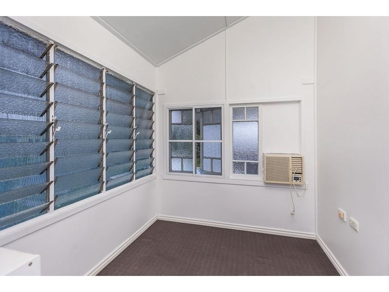 30 Gough Street, Park Avenue QLD 4701