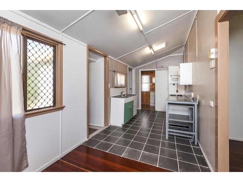 10 Lauga Street, Park Avenue QLD 4701