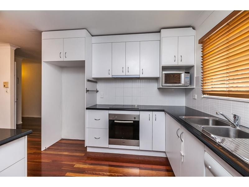 18 Harriette Street, Park Avenue QLD 4701