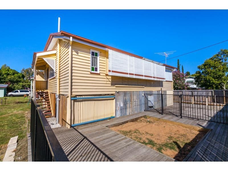 67 Livingstone Street, Berserker QLD 4701