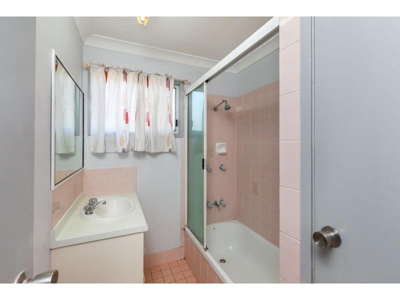 52 Wackford Street, Park Avenue QLD 4701