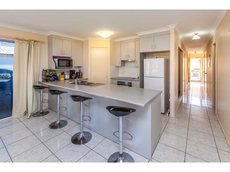 24 Limpus Avenue, Keppel Sands QLD 4702