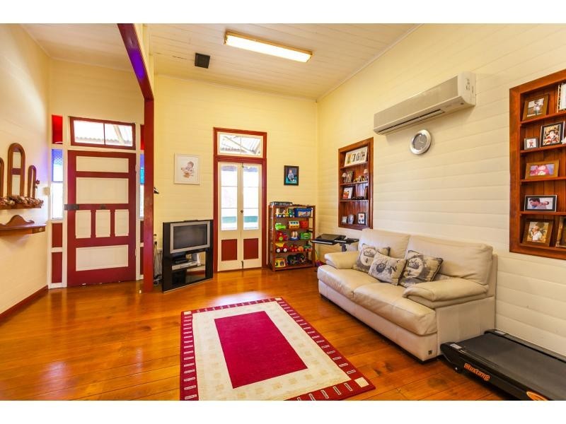 11 Arnold Street, Allenstown QLD 4700