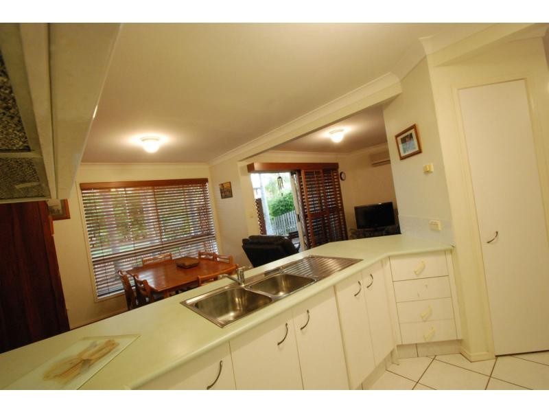 2/1 Lowood Court, Burleigh Waters QLD 4220