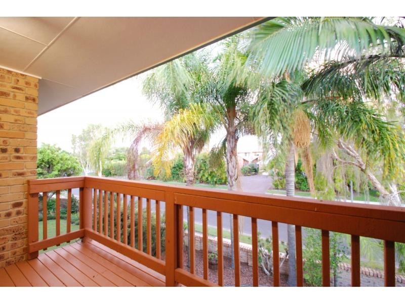 2/1 Lowood Court, Burleigh Waters QLD 4220