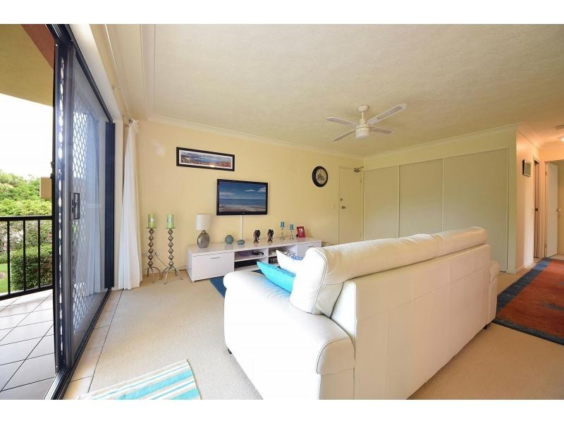 1/5 Mountain View Avenue, Miami QLD 4220