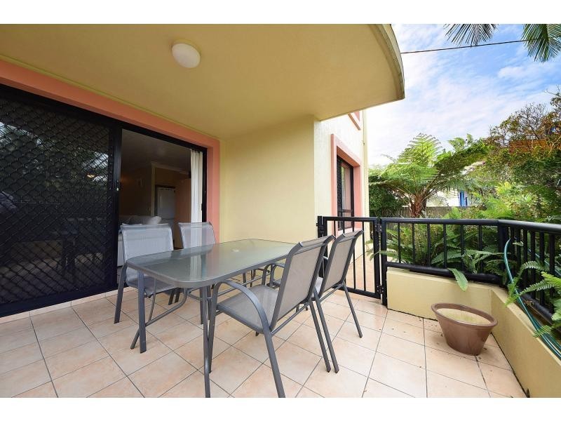 1/5 Mountain View Avenue, Miami QLD 4220