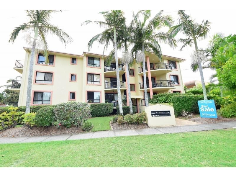 1/5 Mountain View Avenue, Miami QLD 4220