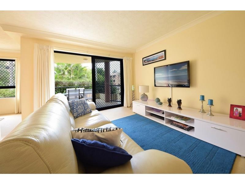 1/5 Mountain View Avenue, Miami QLD 4220