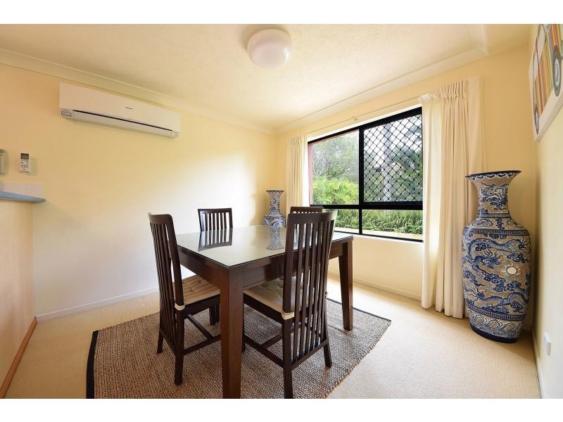 1/5 Mountain View Avenue, Miami QLD 4220
