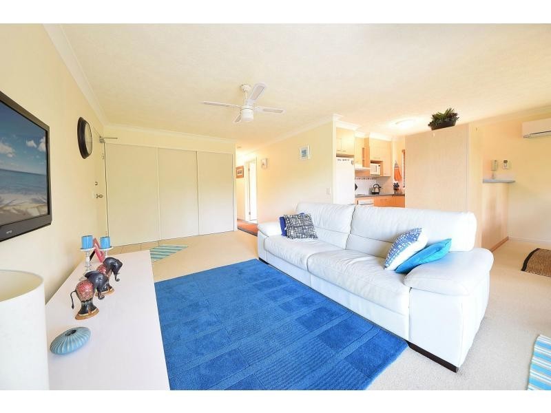 1/5 Mountain View Avenue, Miami QLD 4220