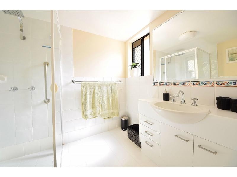 1/5 Mountain View Avenue, Miami QLD 4220