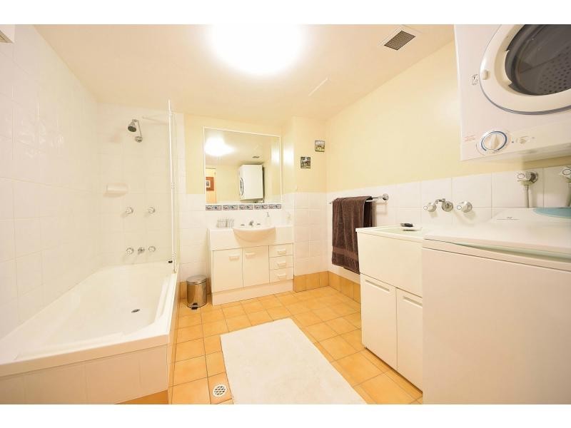 1/5 Mountain View Avenue, Miami QLD 4220