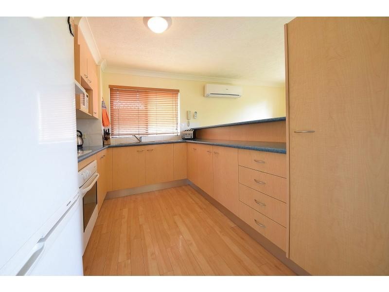 1/5 Mountain View Avenue, Miami QLD 4220