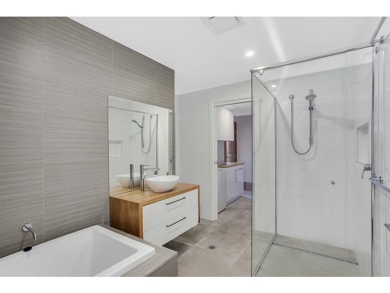 123 Mattocks Road, Burleigh Waters QLD 4220