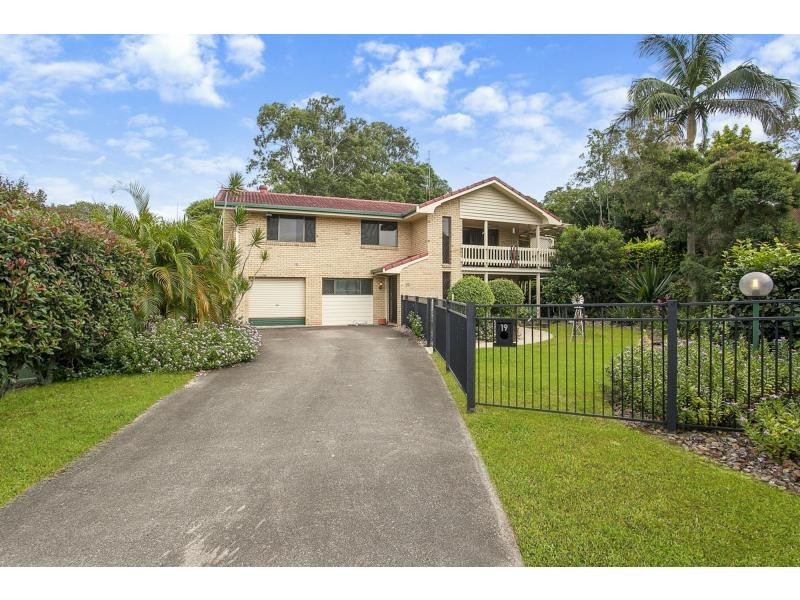 19 Myrtle Court, Palm Beach QLD 4221