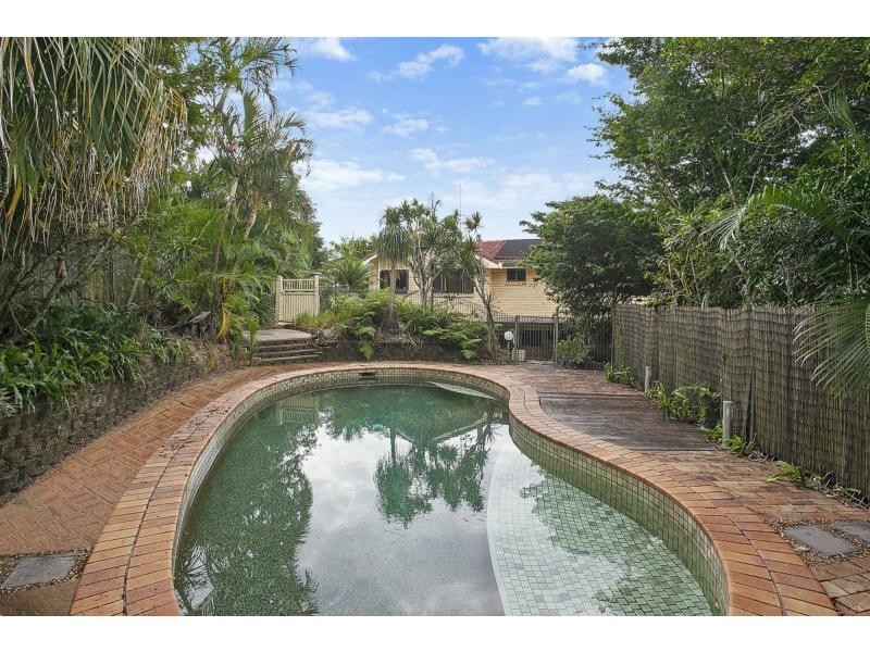 19 Myrtle Court, Palm Beach QLD 4221