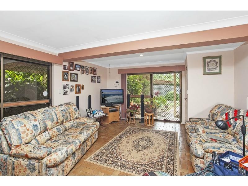 19 Myrtle Court, Palm Beach QLD 4221