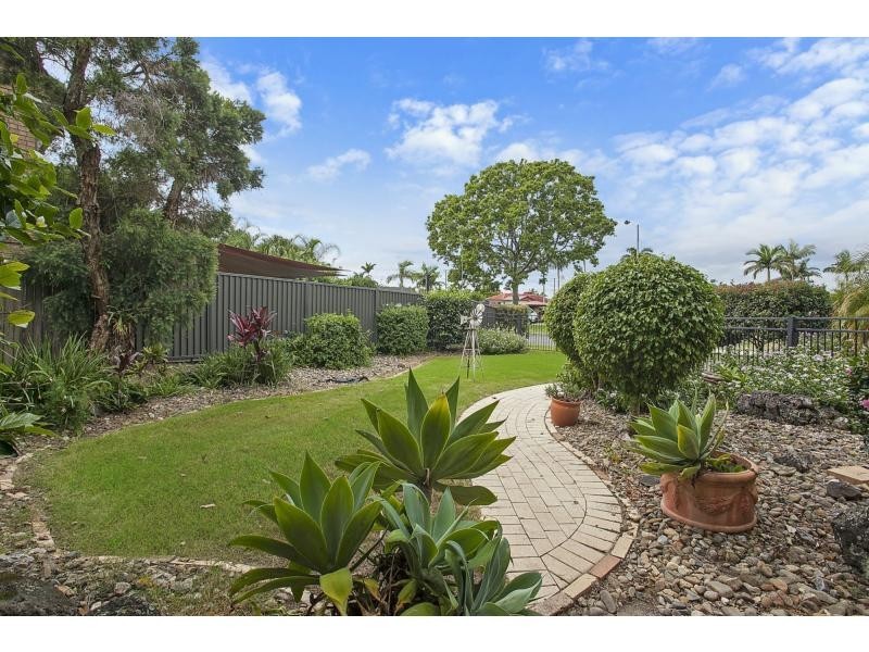 19 Myrtle Court, Palm Beach QLD 4221